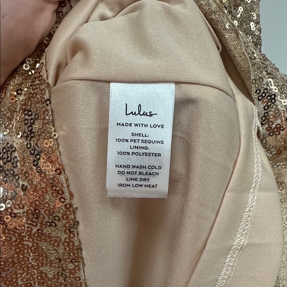 New LuLu’s Gold sequin shift dress light up the night S - Picture 6 of 7